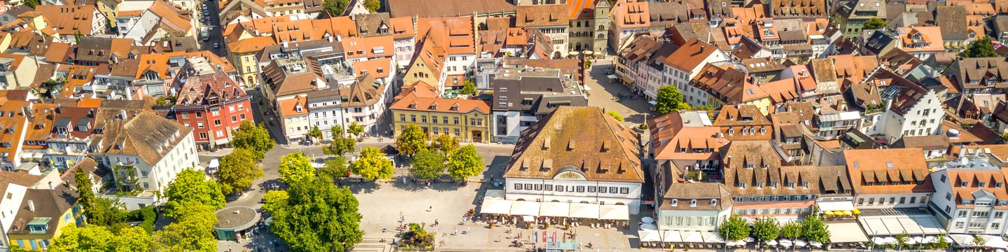 Blick über die Altstadt und den Bodensee